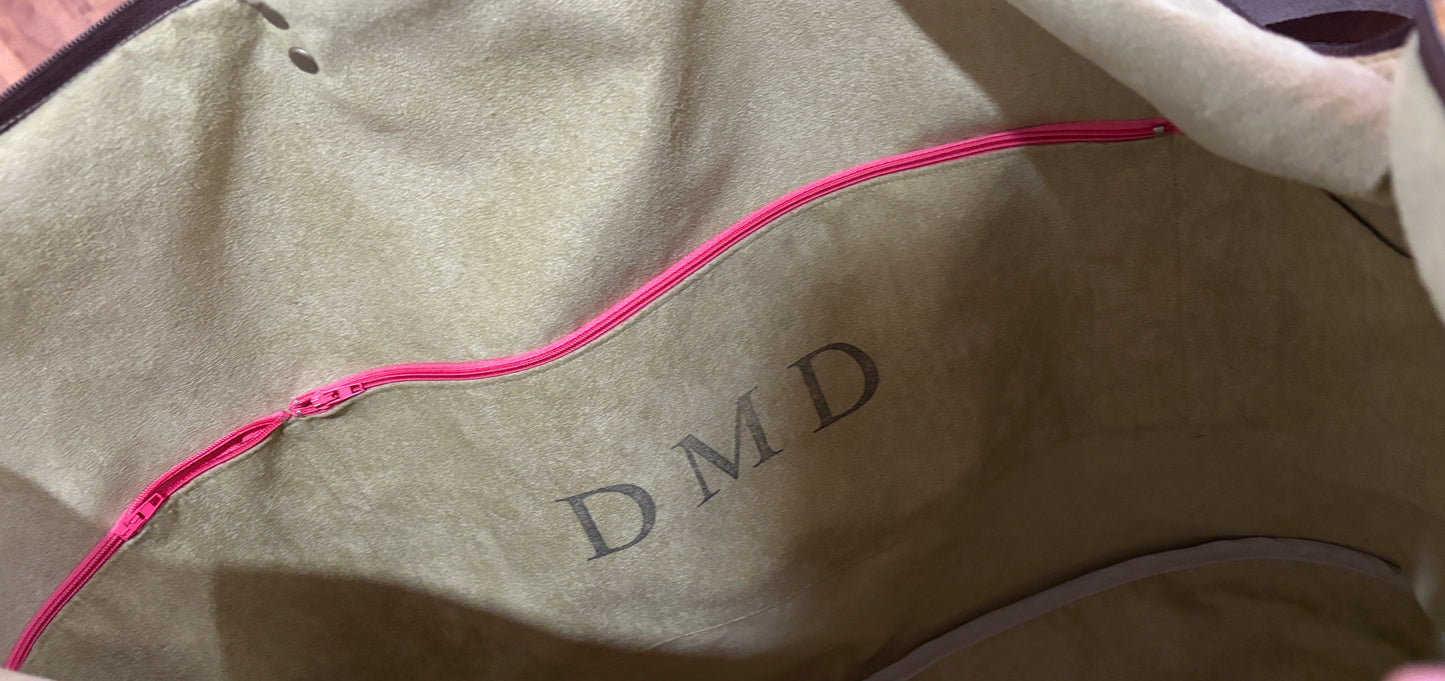 Weekender “ Seaside” extra pockets inside and leather bottom with brass feet!! - DMD Bags