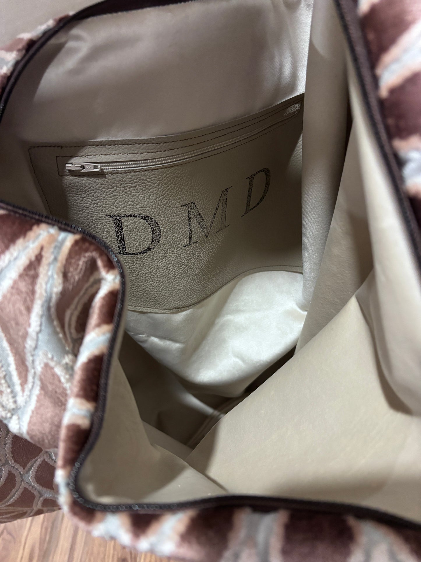 Traveler-Mocha Mousse Cut Velvet