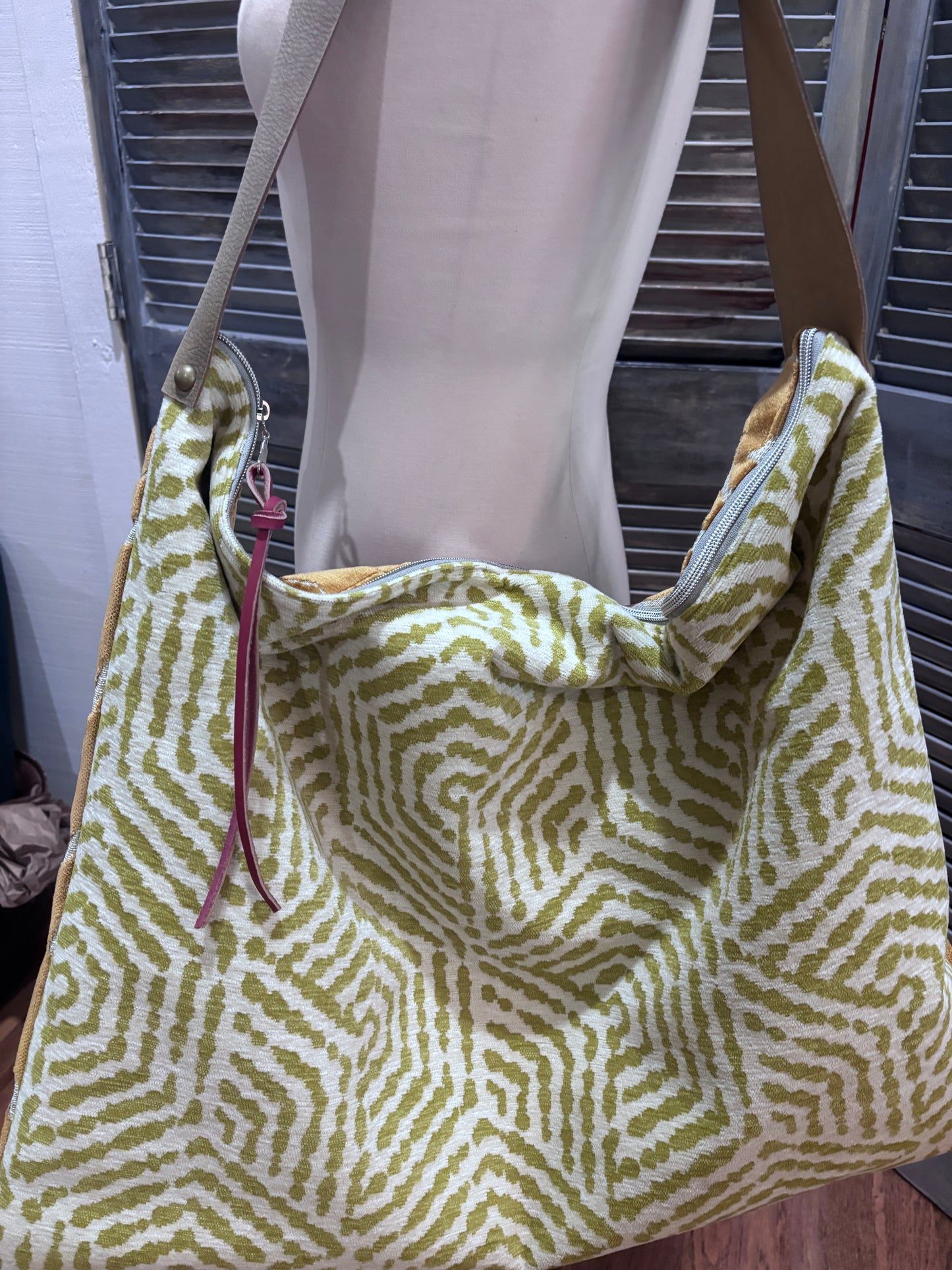 Traveler! Gold Tiger and bright patchwork pocket! - DMD Bags