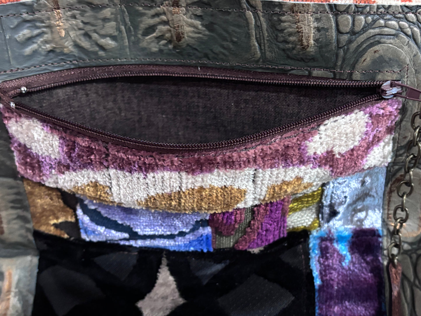 Adjustable strap, front and back pockets, interior pocket, One of a kind. - DMD Bags