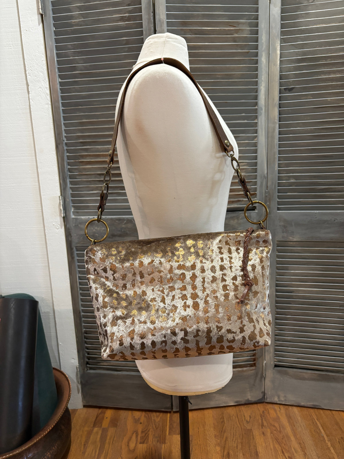 Hobo-HiHo Silver and Leather Back - DMD Bags