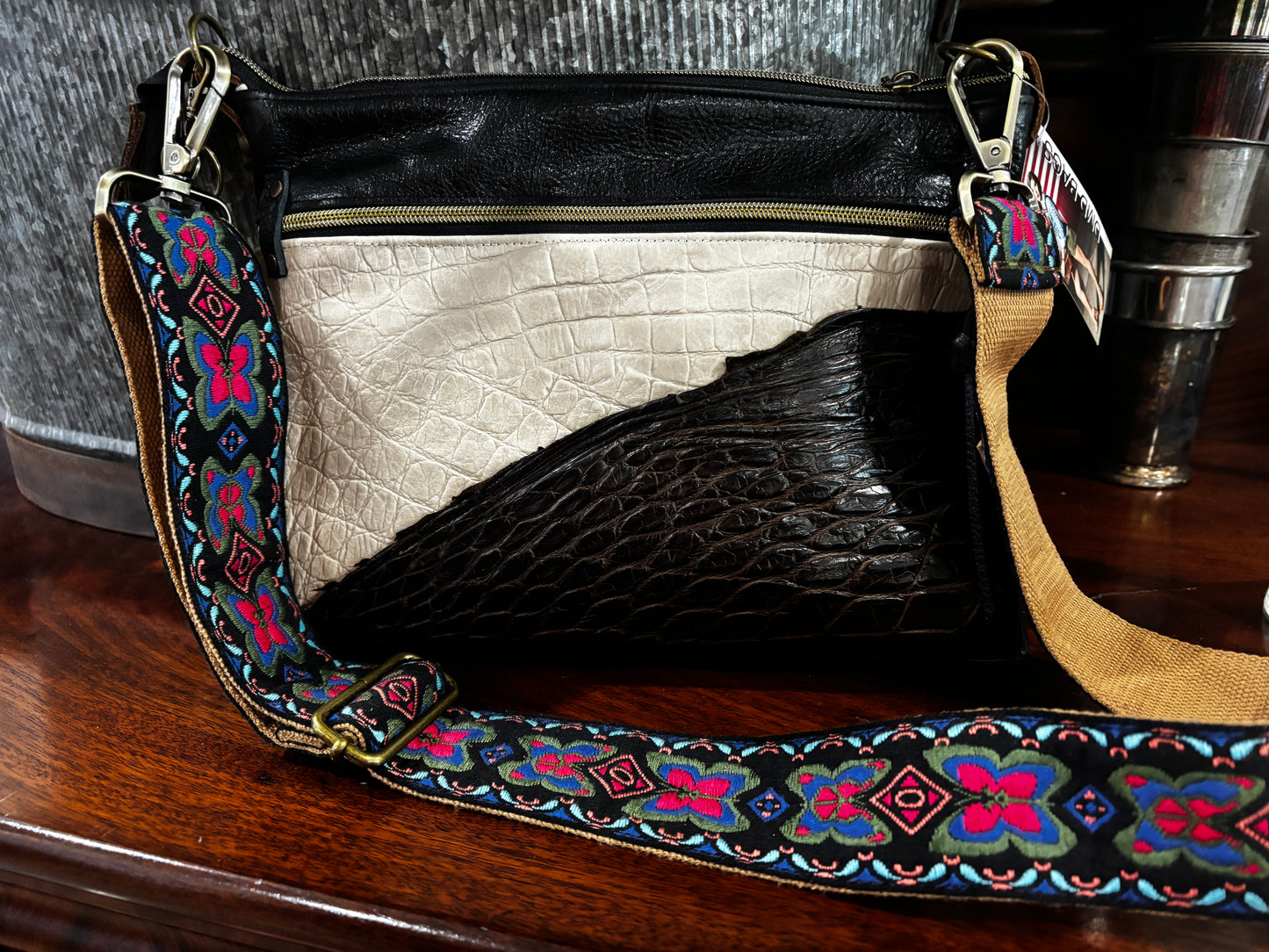All leather multi-function bag with genuine alligator hide! Versatile strap and wrist strap - DMD Bags