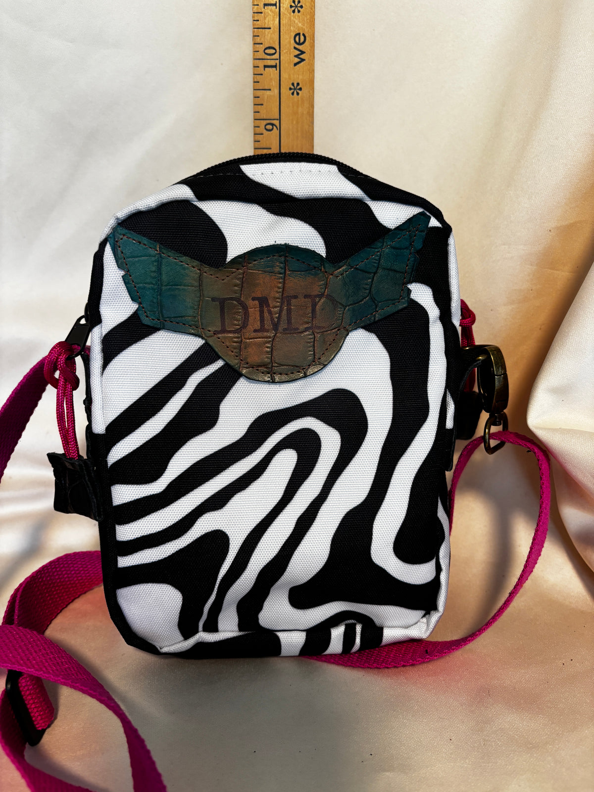 The X Bag in Black&White with Hot Pink accents