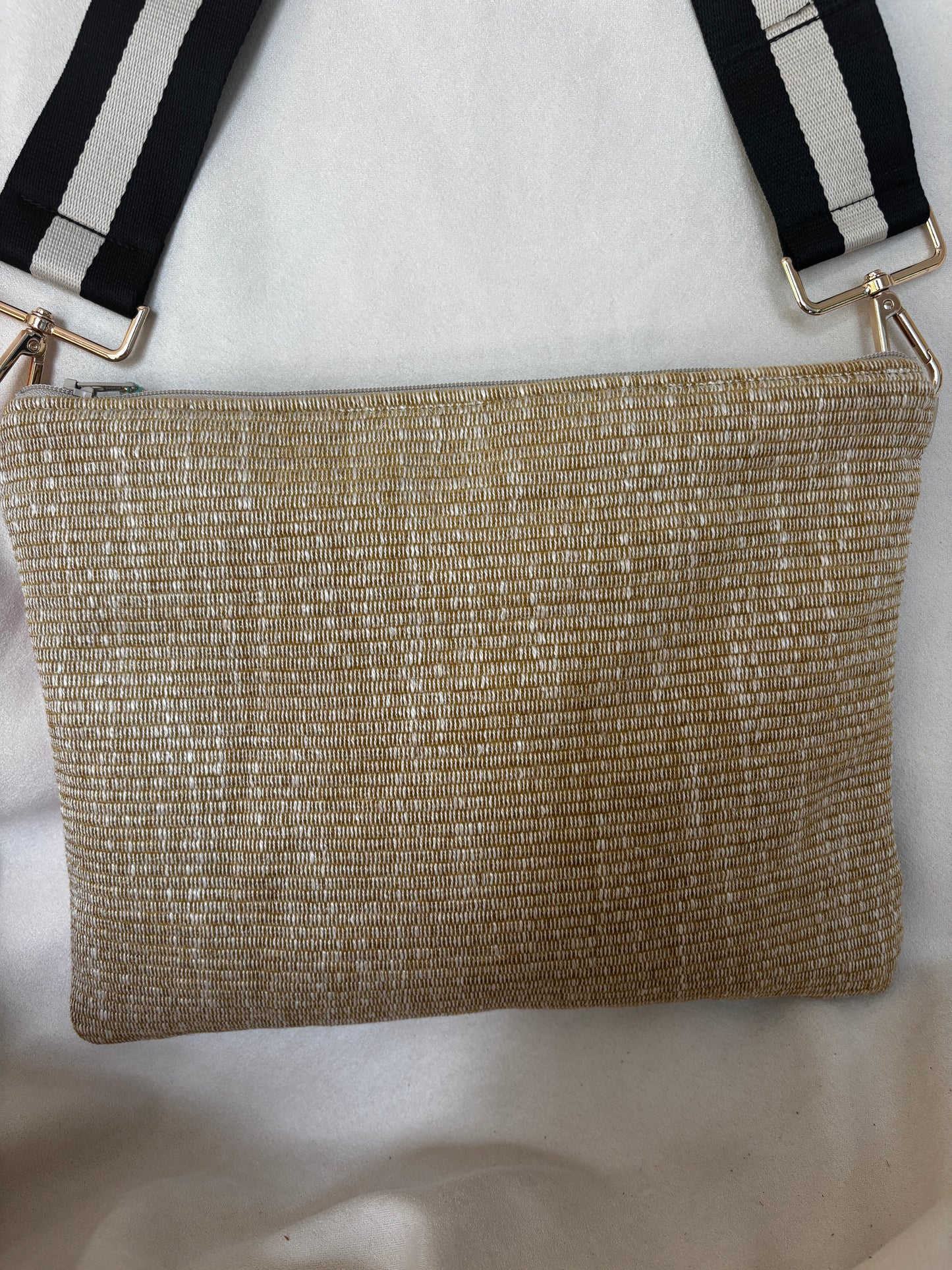 Bright & Lightweight Summer Bag. Linen and Cotten with removable strap. Short under the arm fit.