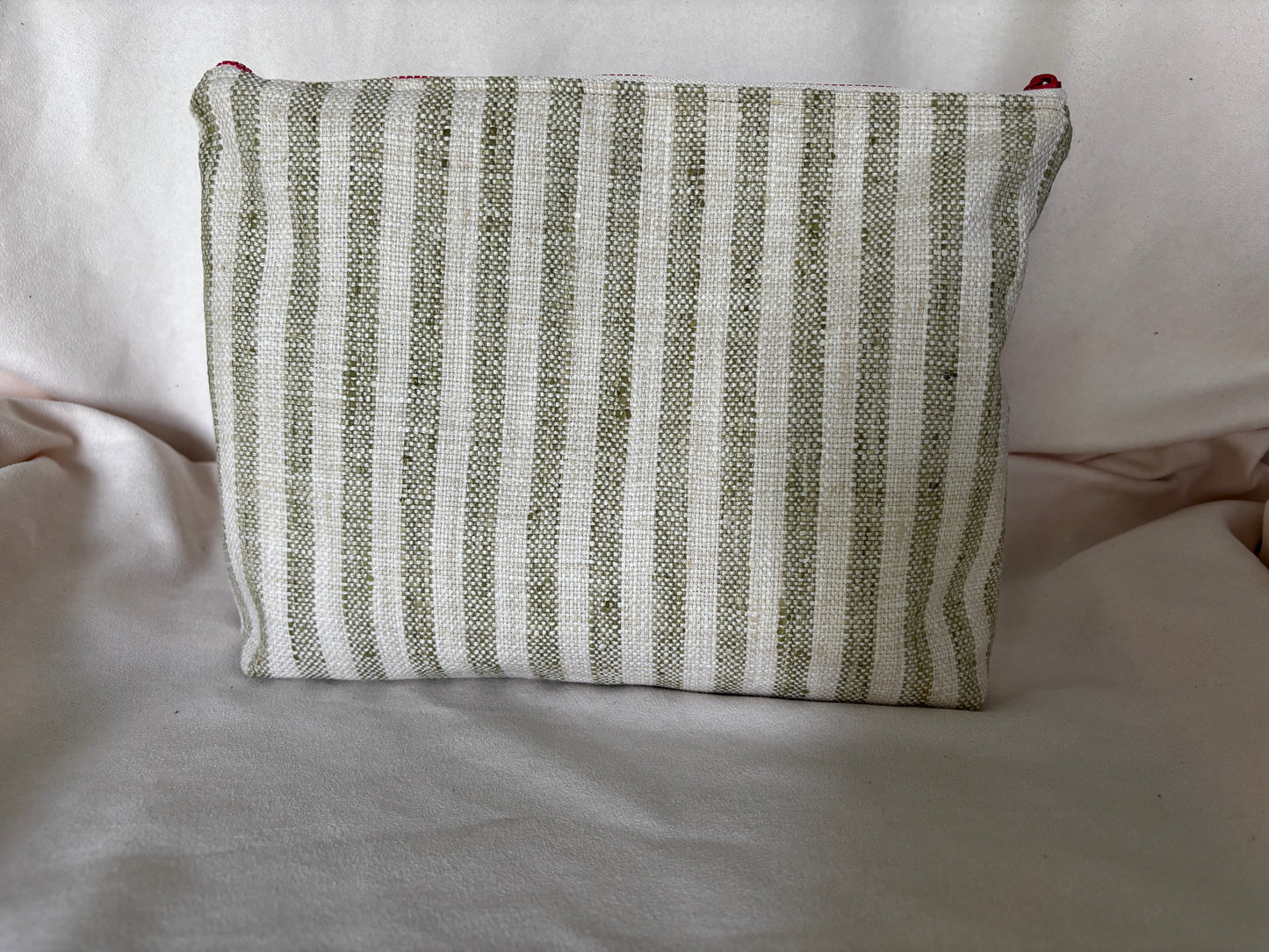 Organizer Pouch with pocket and flat bottom Busy Bee