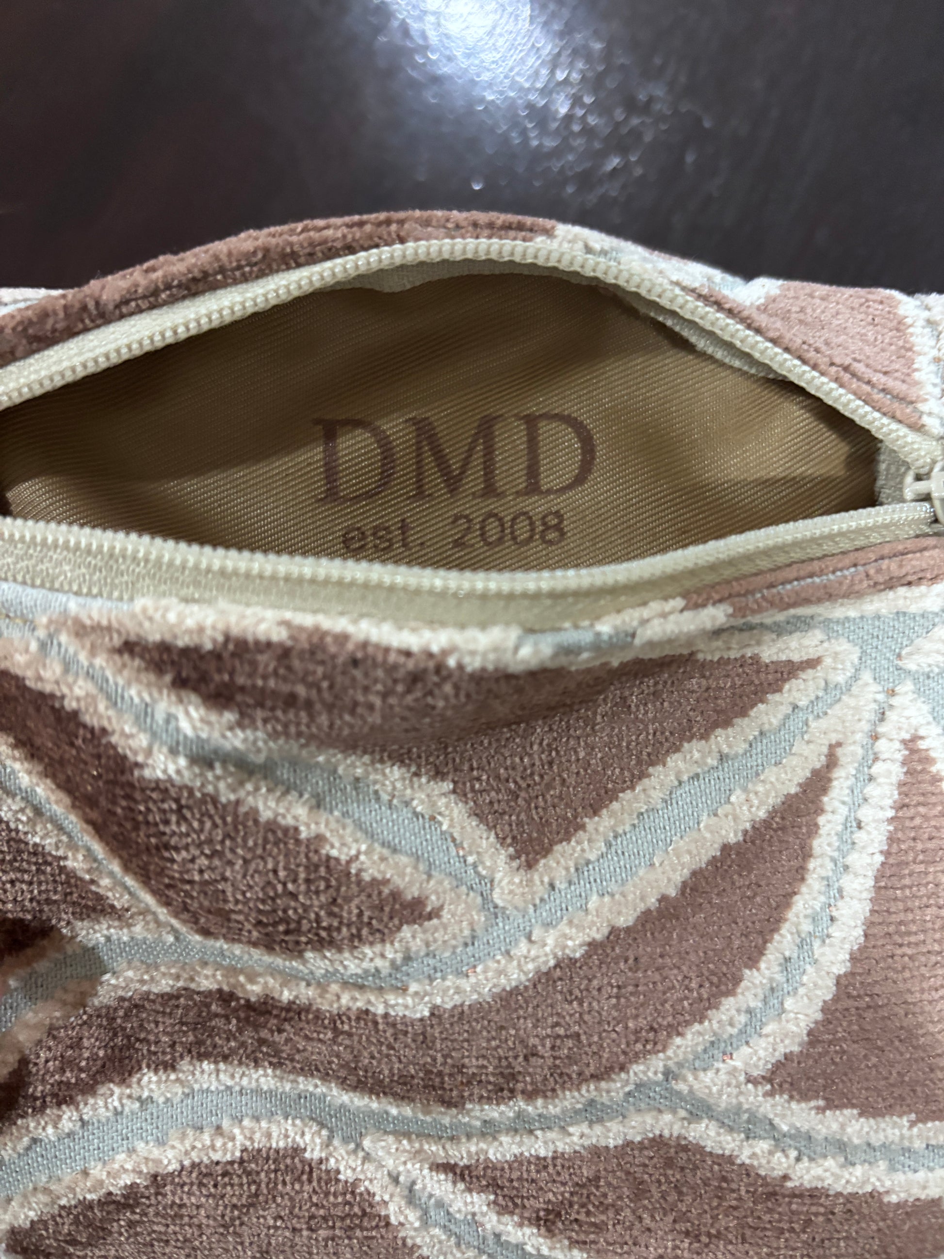 Medium Essential-Mocha Mousse - DMD Bags
