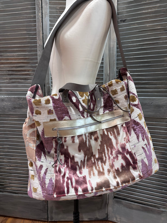 Weekender “ Seaside” extra pockets inside and leather bottom with brass feet!! - DMD Bags