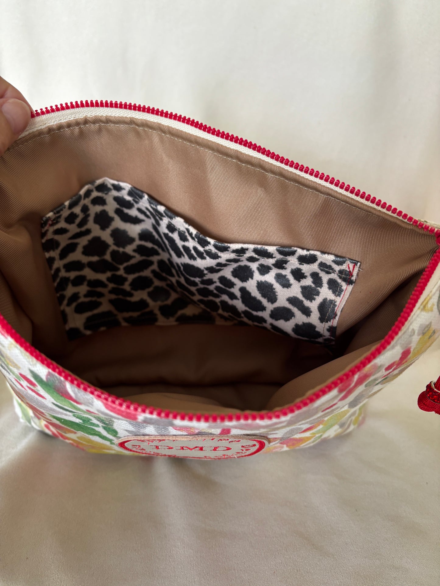 Organizer Pouch with pocket and flat bottom Busy Bee