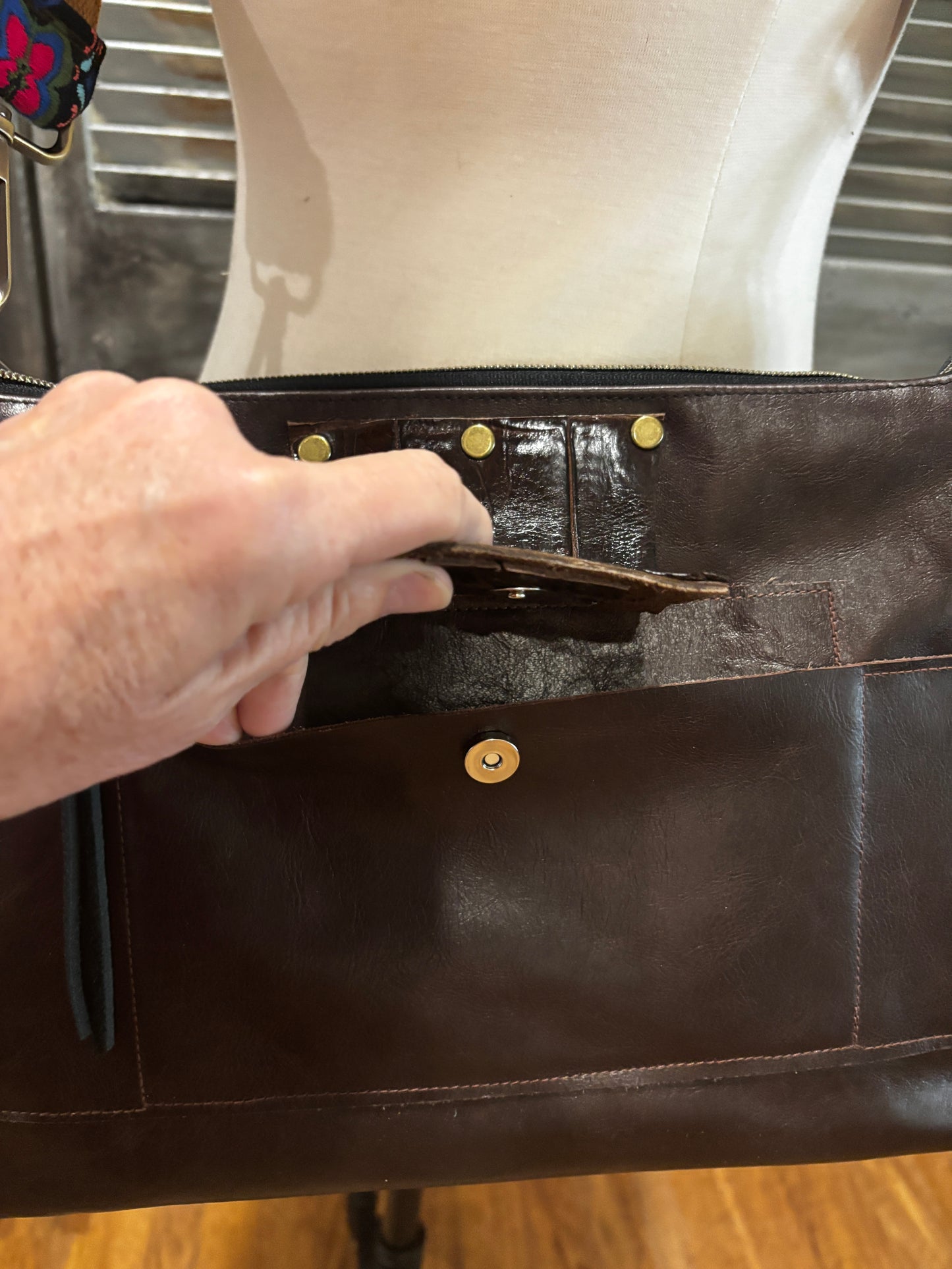All leather multi-function bag with genuine alligator hide! Versatile strap and wrist strap - DMD Bags
