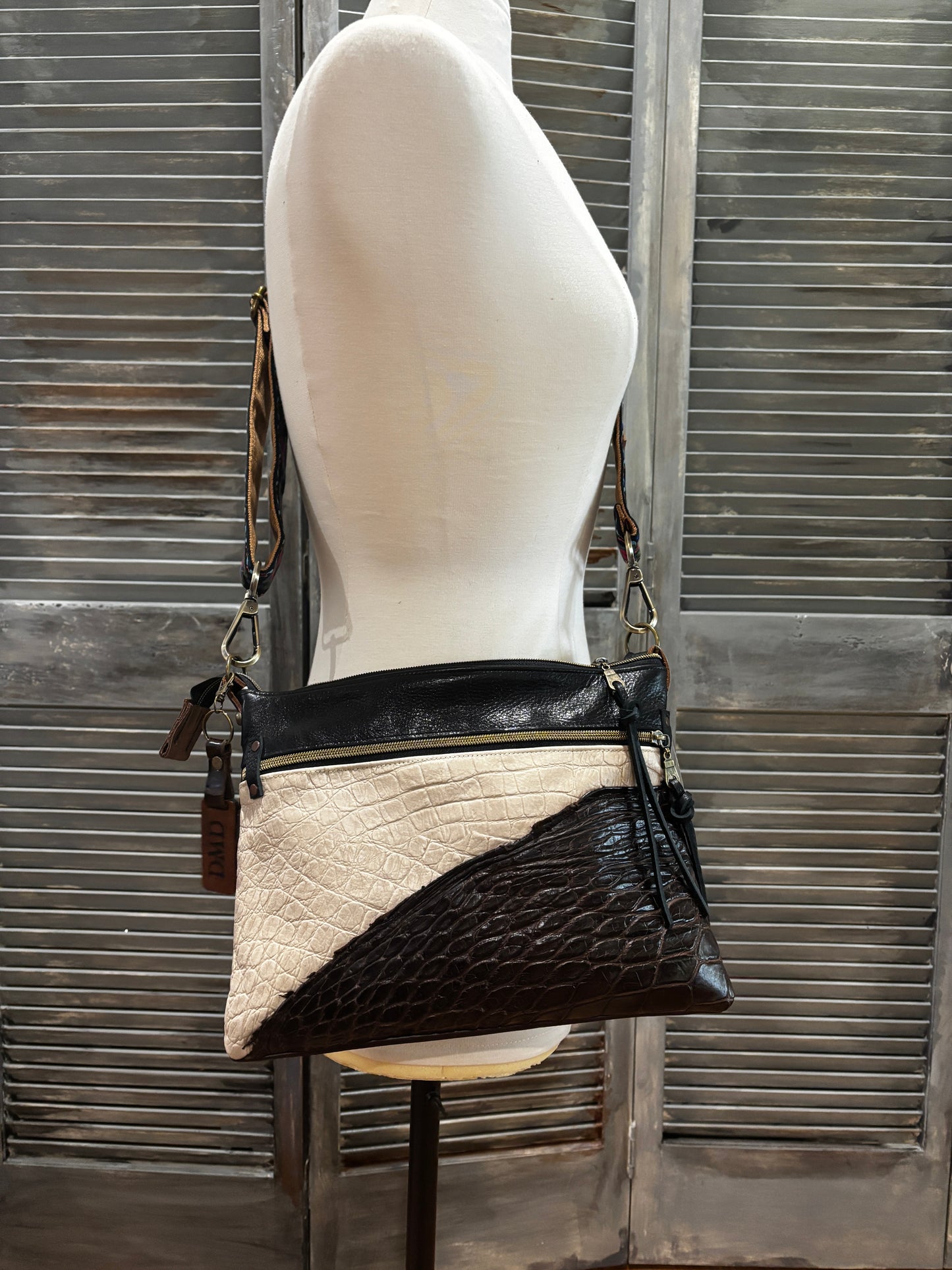 All leather multi-function bag with genuine alligator hide! Versatile strap and wrist strap - DMD Bags