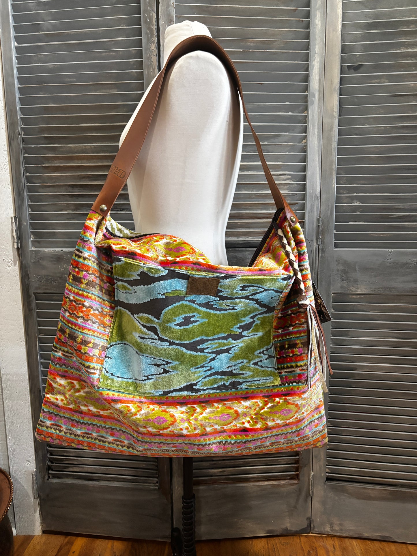 Traveler- Pink and Lime Exterior pocket and interior zipper pocket - DMD Bags