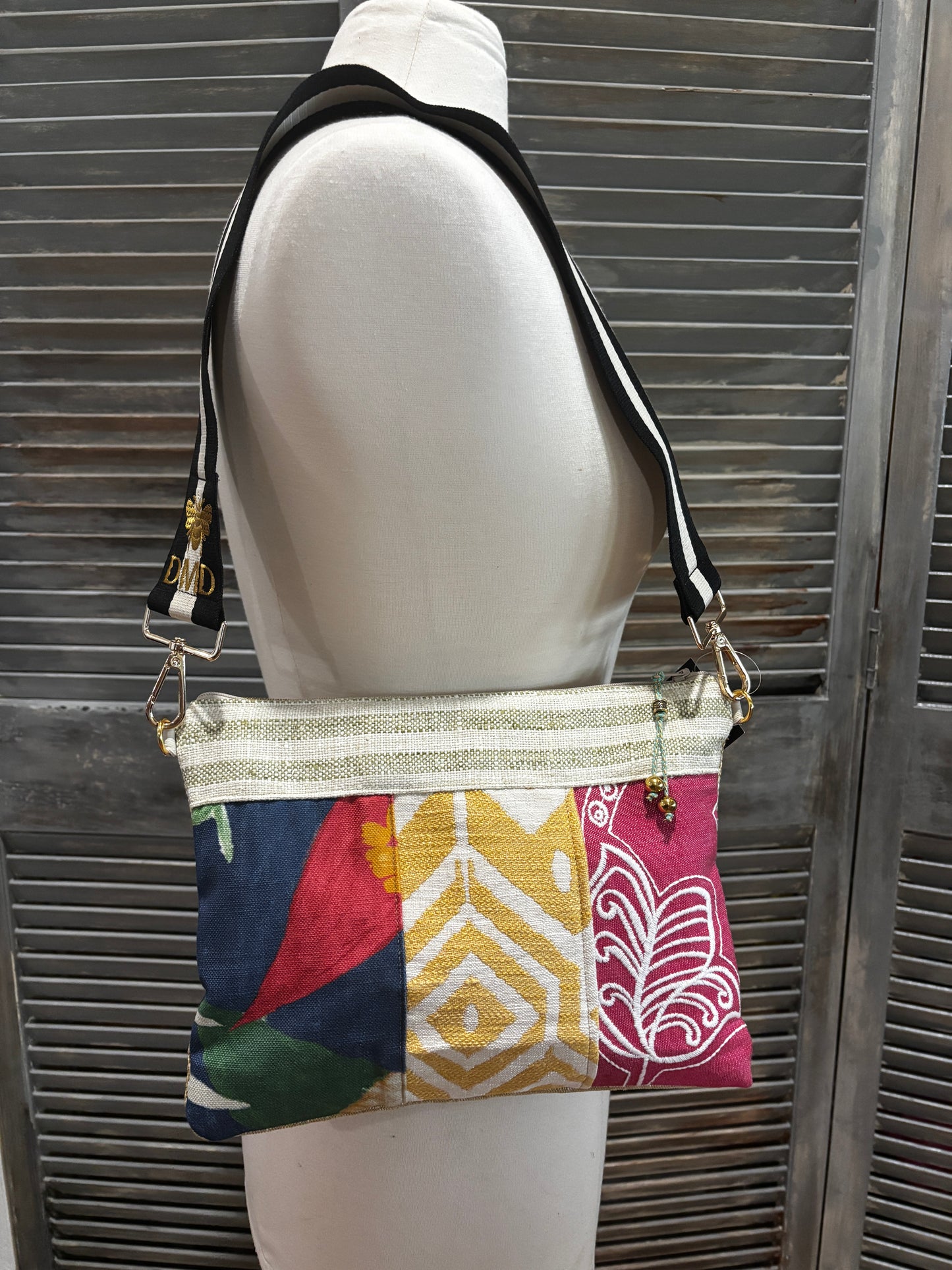Bright & Lightweight Summer Bag. Linen and Cotten with removable strap. Short under the arm fit.