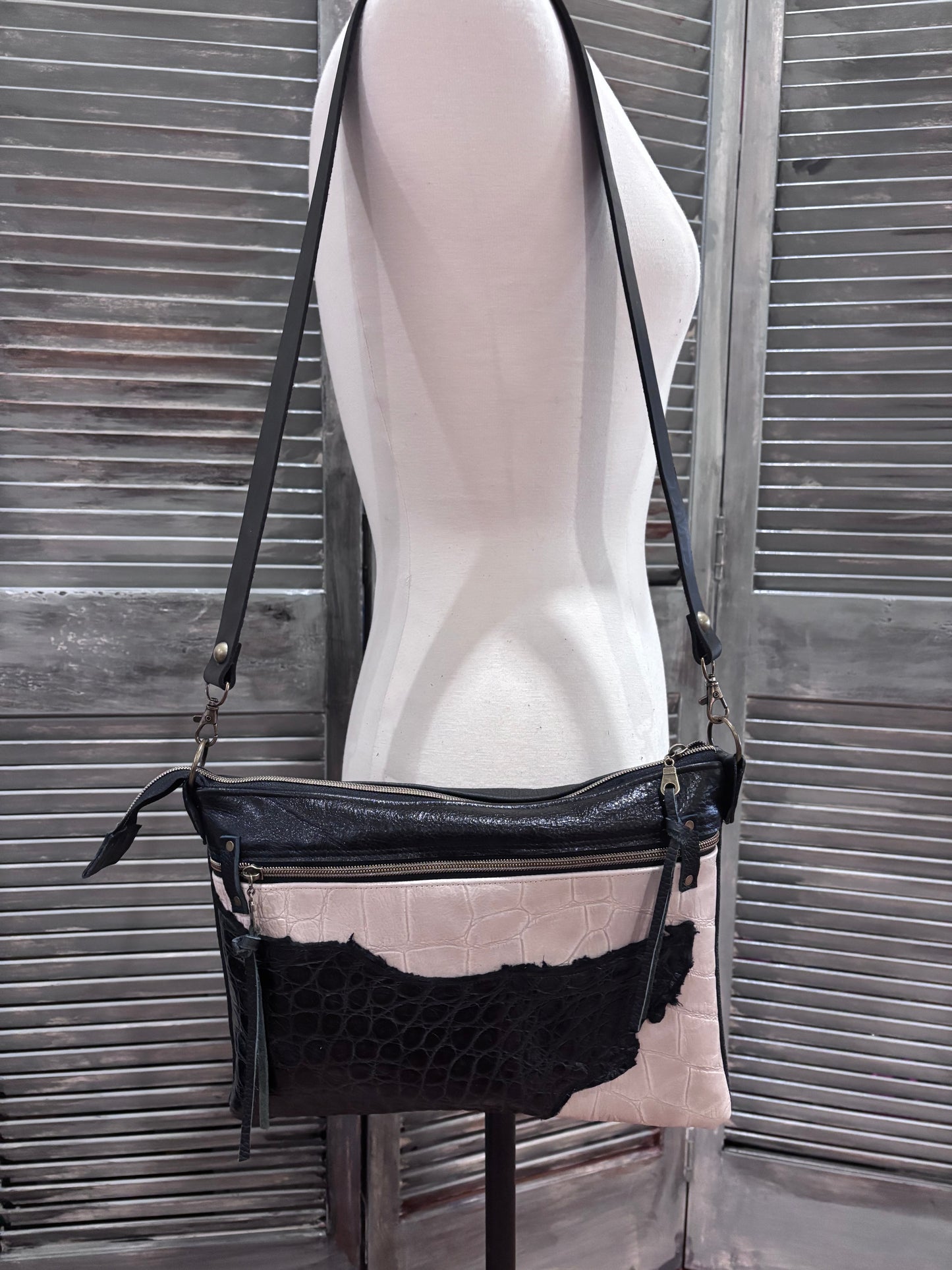 Rita 9x13 Black & Cream alligator and leather