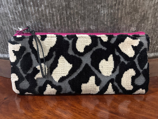 Slim Pouch Black & White with pink zipper