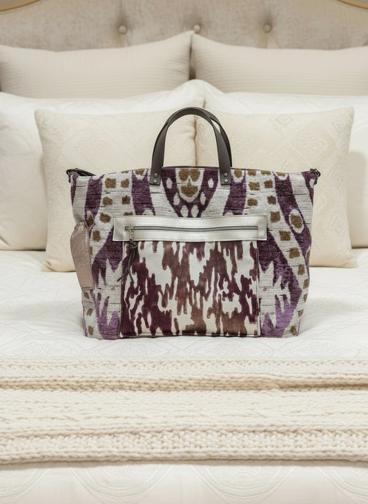 Weekender “ Seaside” extra pockets inside and leather bottom with brass feet!! - DMD Bags