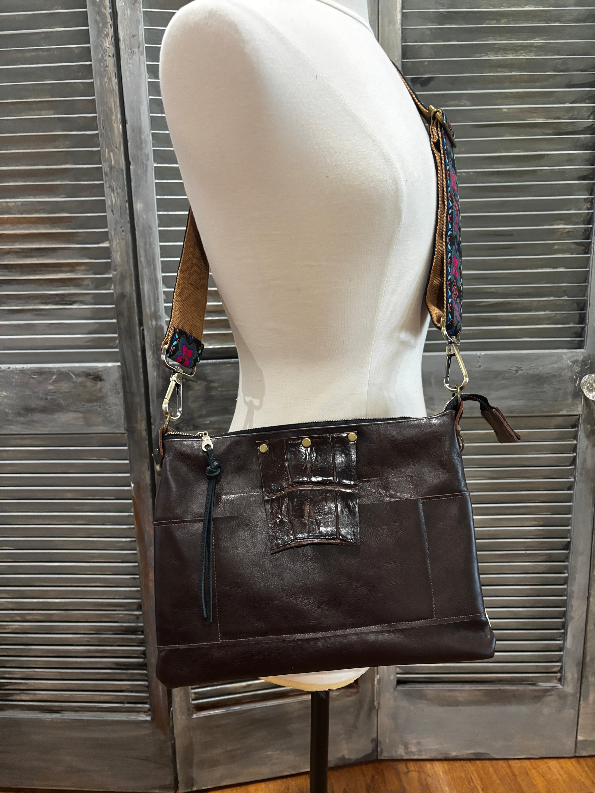 All leather multi-function bag with genuine alligator hide! Versatile strap and wrist strap - DMD Bags