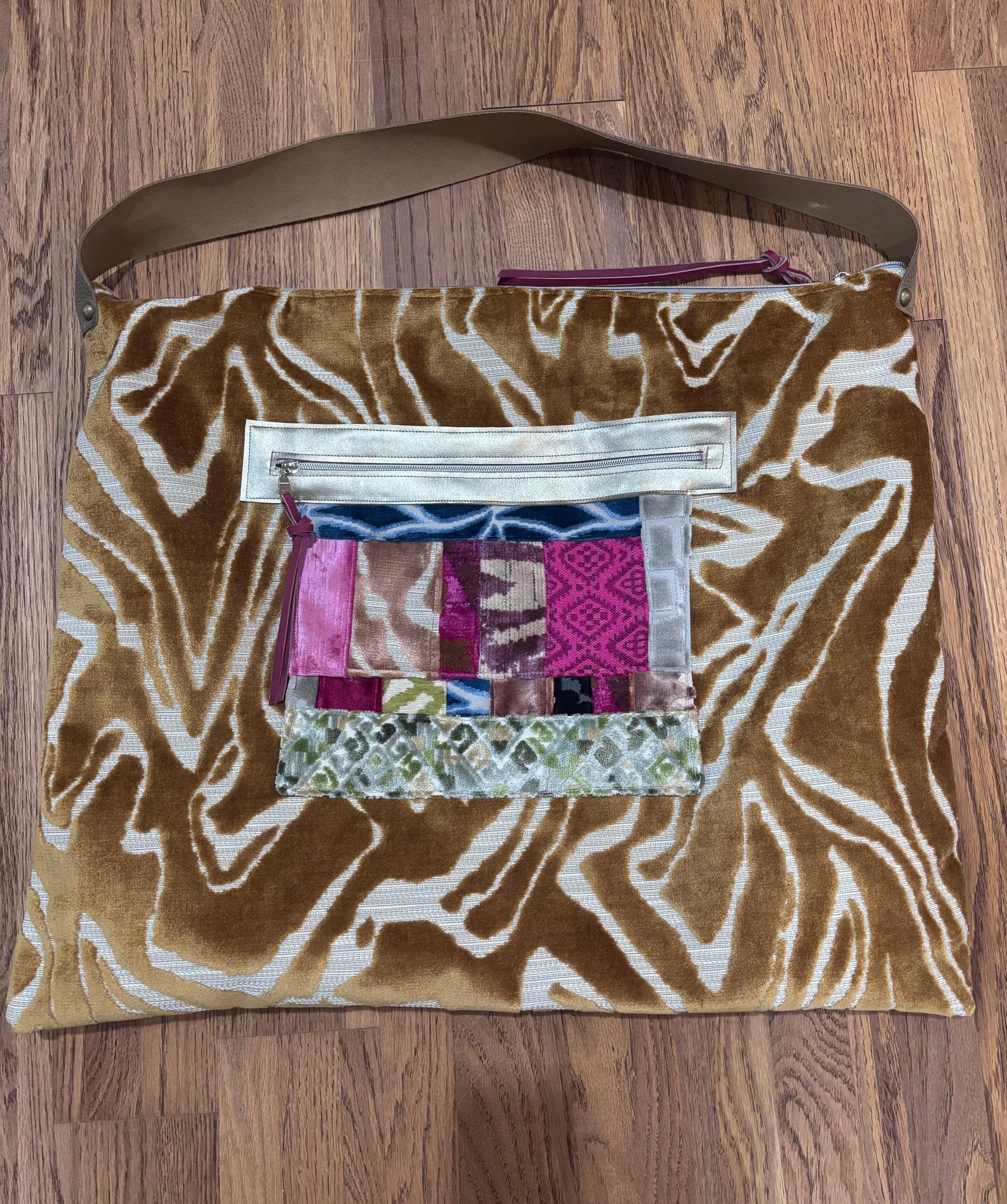 Traveler! Gold Tiger and bright patchwork pocket! - DMD Bags