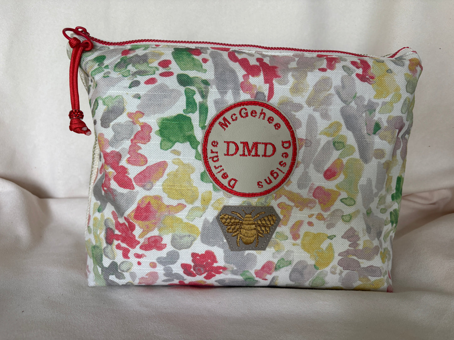 Organizer Pouch with pocket and flat bottom Busy Bee