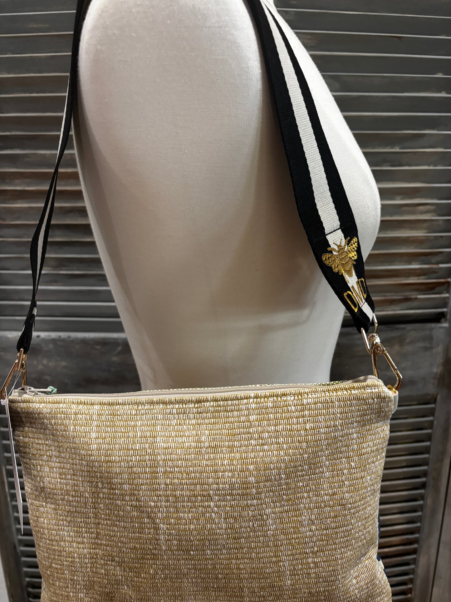 Bright & Lightweight Summer Bag. Linen and Cotten with removable strap. Short under the arm fit.