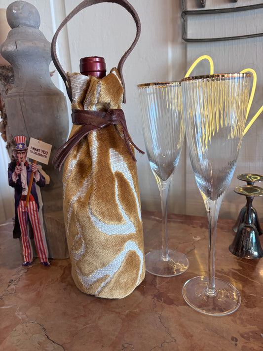 Wine Bottle Tote- Gold Cut Velvet Tiger