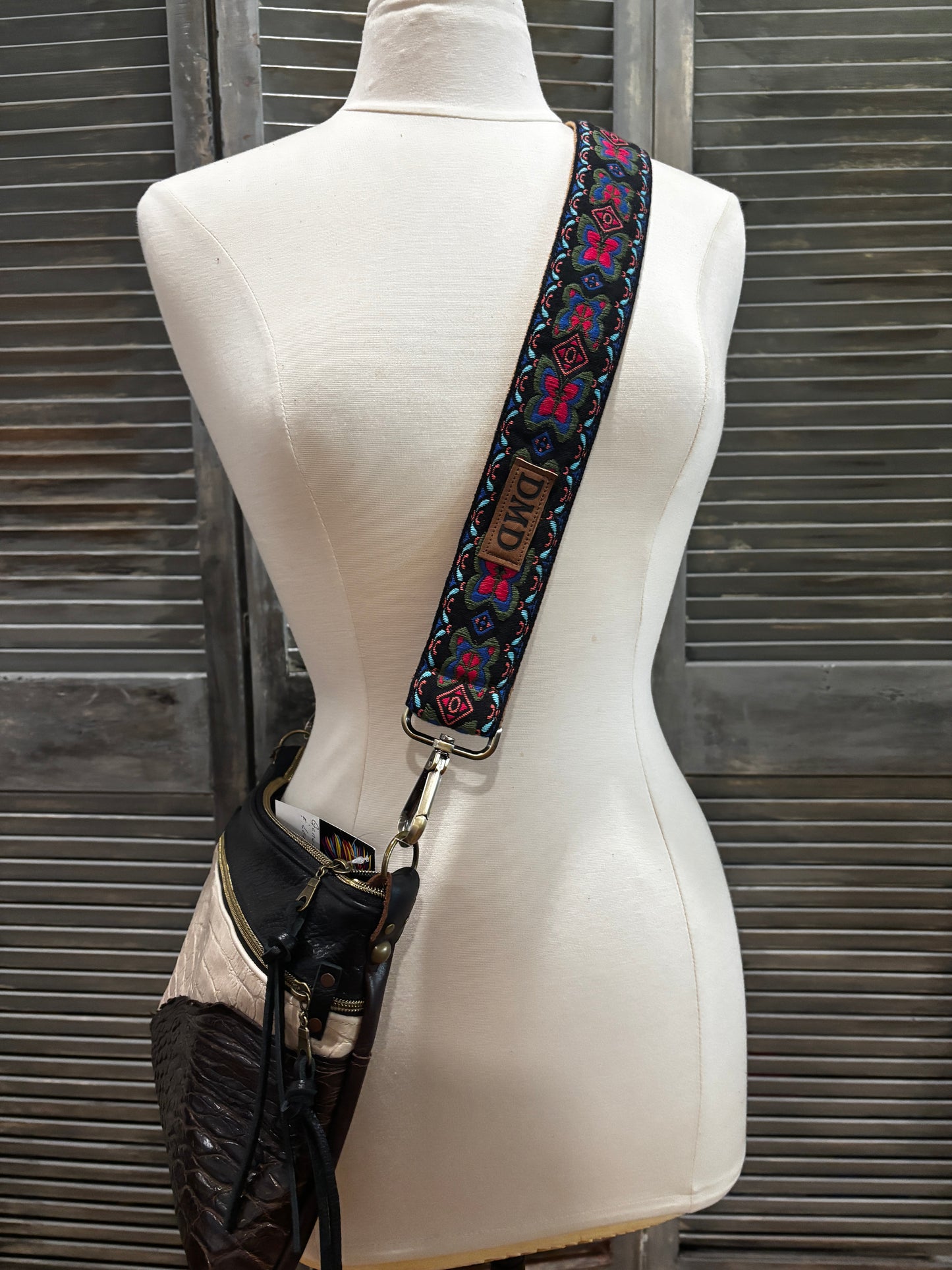 All leather multi-function bag with genuine alligator hide! Versatile strap and wrist strap - DMD Bags