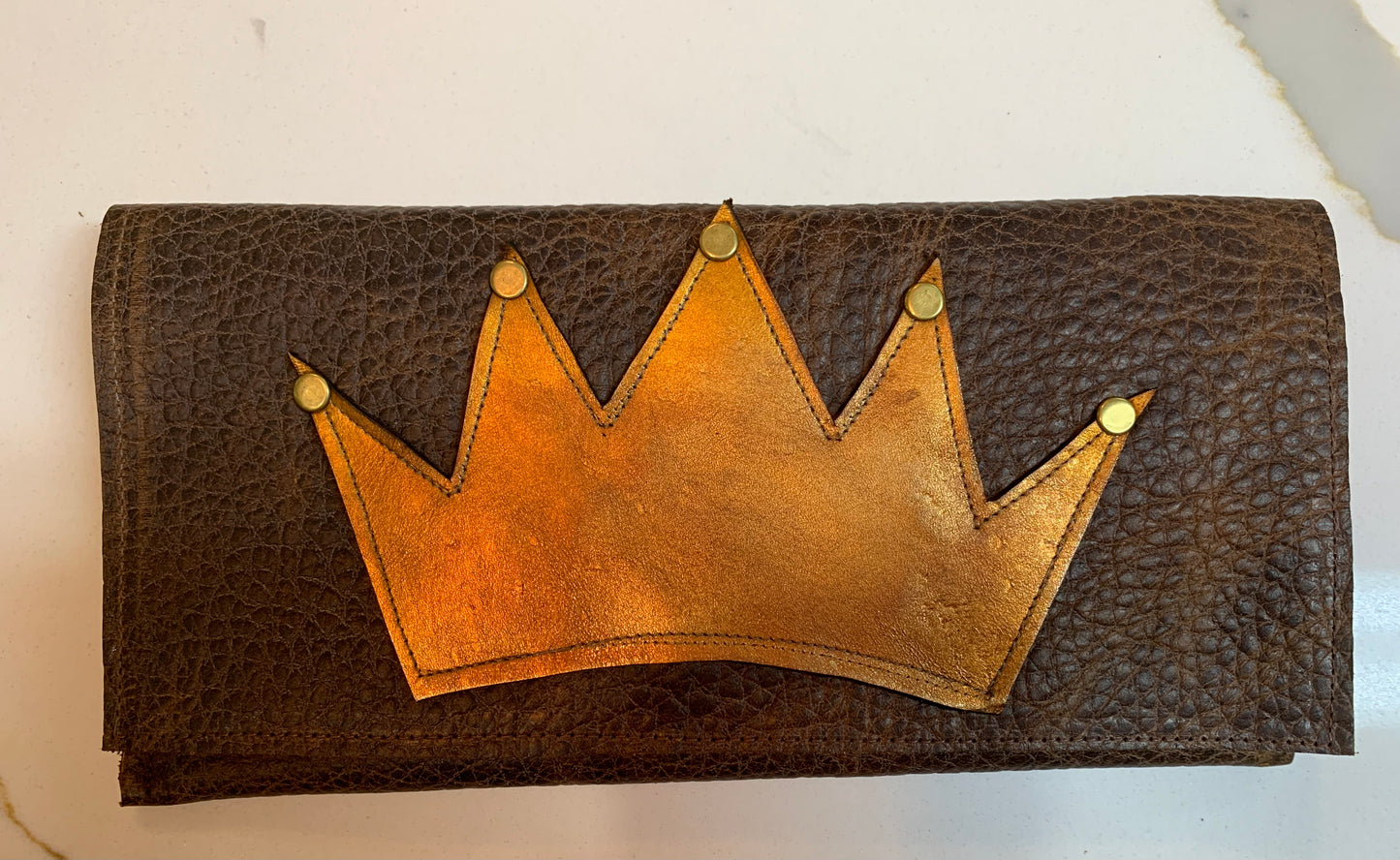 Wallet with copper leather crown and rivet detail - DMD Bags